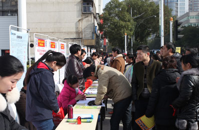 孝感勞動就業(yè)管理局連辦兩場招聘會